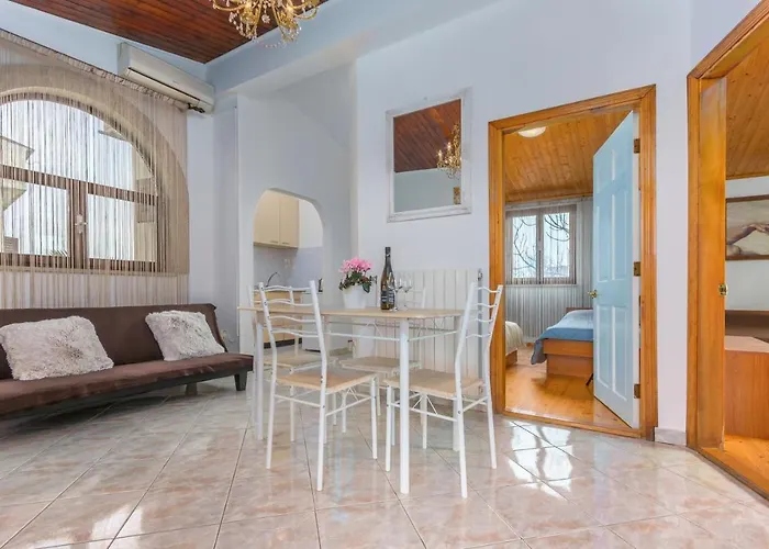 Apartment With Parking Space - 13927 *