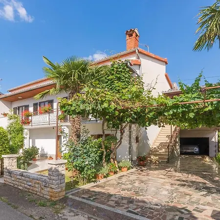 Apartment With Parking Space - 13927